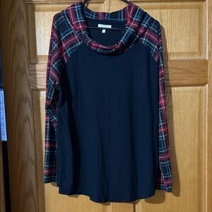 Plaid Sleeve Black Long Sleeve Top